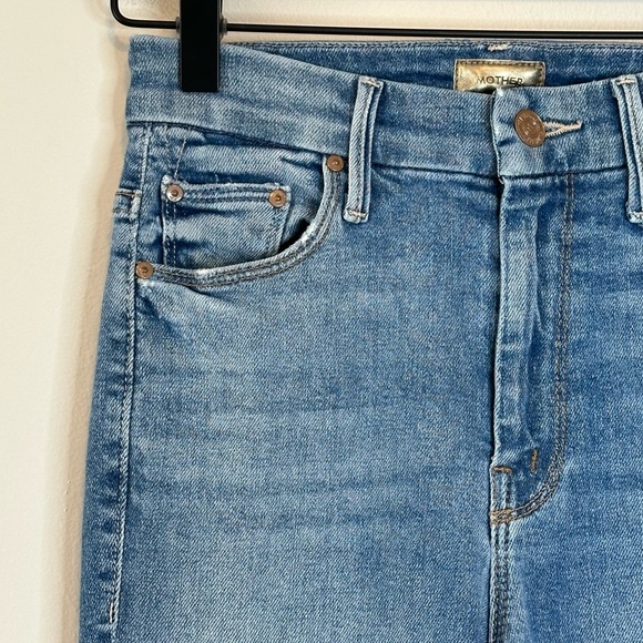 🩵MOTHER Denim High Waisted Looker Ankle Fray Hem Jean in Shoot to Thrill 23 - Picture 5 of 16